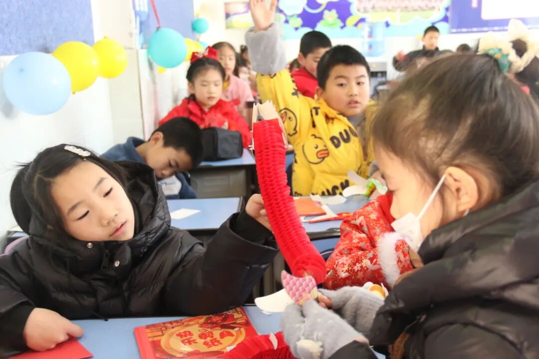 新年新愿 手作传情 ——火炬一小2025迎新年DIY主题活动