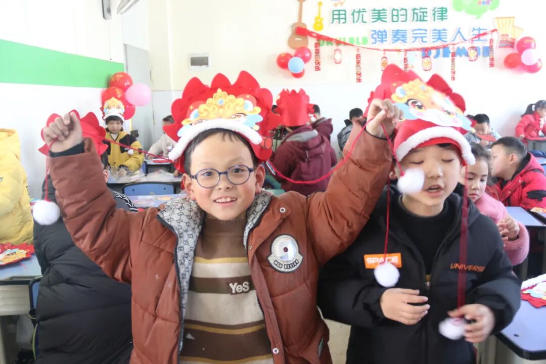 新年新愿 手作传情 ——火炬一小2025迎新年DIY主题活动