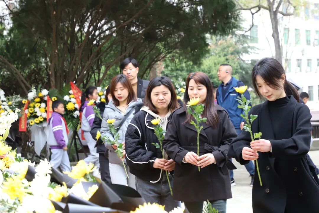 清明追思缅先烈 少年砥砺传薪火 ——火炬一小清明节主题系列活动
