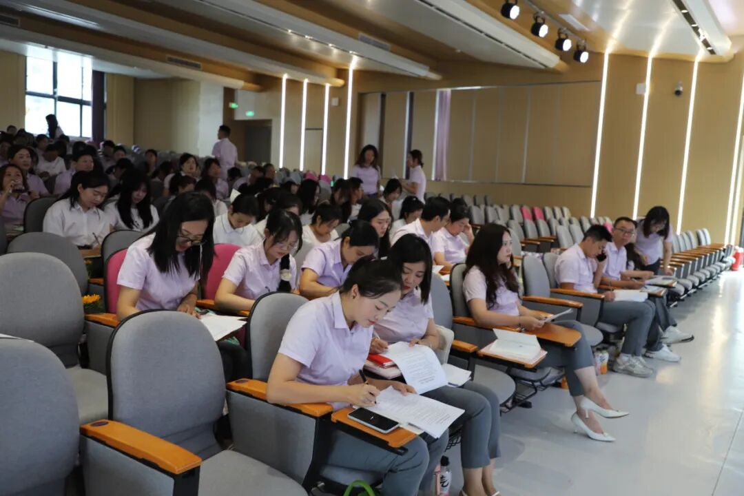 【火一动态】破“浪”开学!火炬一小开学工作会,满是教育热血