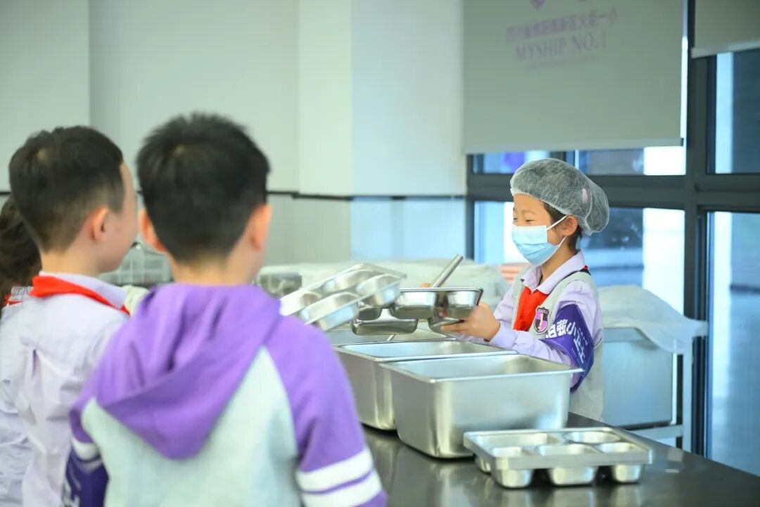【上岗！】火炬一小“未来小镇”今日高燃启动，656名“小公民”荣耀上任！