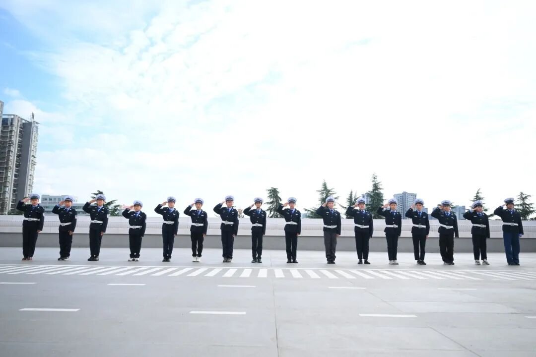 【上岗！】火炬一小“未来小镇”今日高燃启动，656名“小公民”荣耀上任！