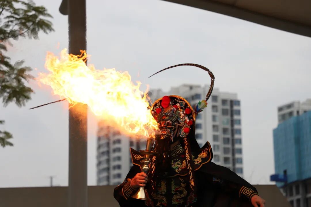 非遗魔法降临校园！师生同游年味乐园 ——火炬一小2026迎新非遗游园会欢乐上演