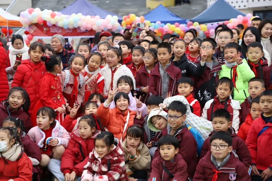 非遗魔法降临校园！师生同游年味乐园 ——火炬一小2026迎新非遗游园会欢乐上演