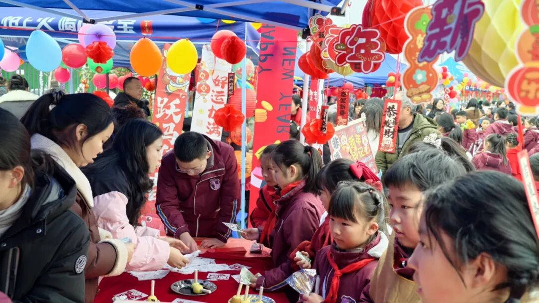 非遗魔法降临校园！师生同游年味乐园 ——火炬一小2026迎新非遗游园会欢乐上演