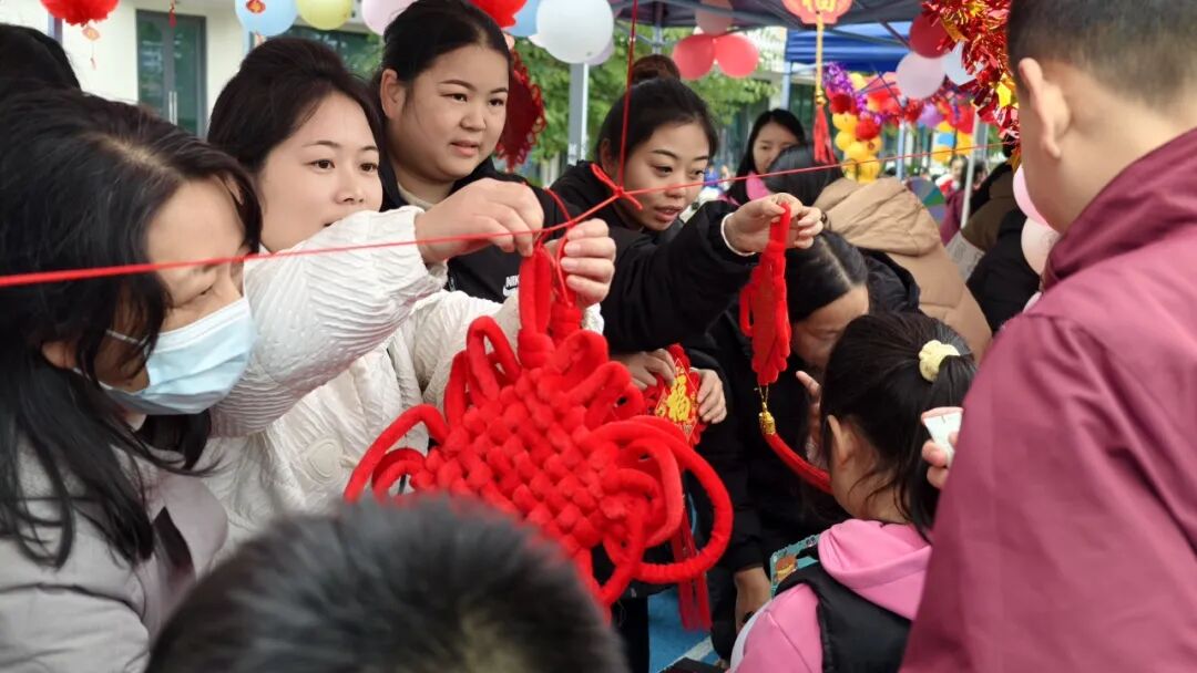 非遗魔法降临校园！师生同游年味乐园 ——火炬一小2026迎新非遗游园会欢乐上演