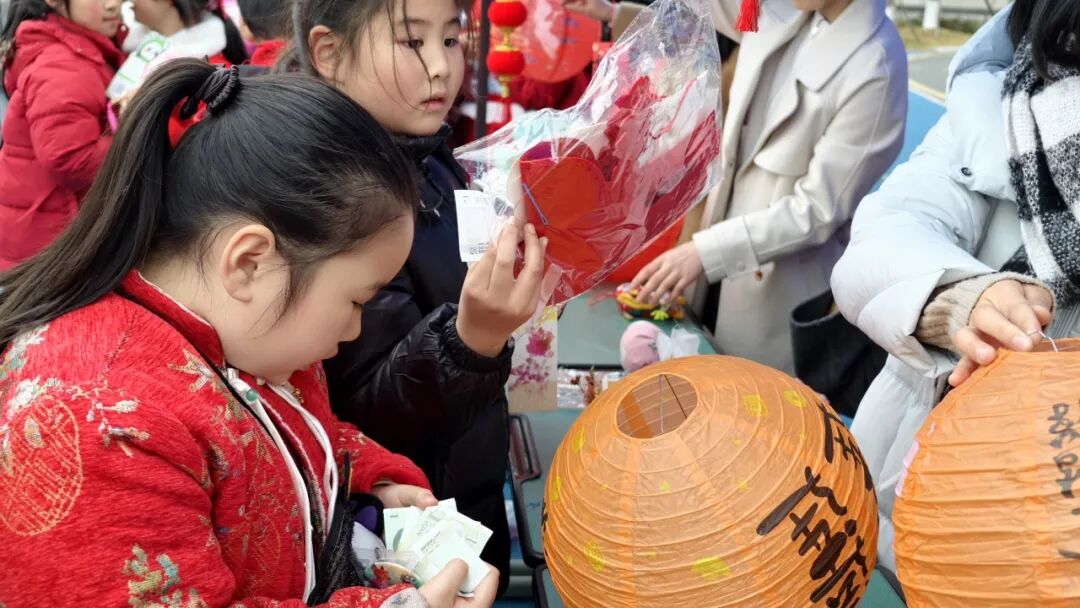 非遗魔法降临校园！师生同游年味乐园 ——火炬一小2026迎新非遗游园会欢乐上演