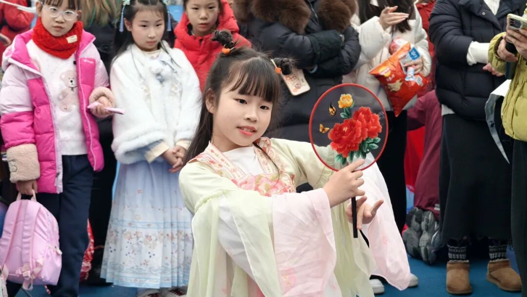 非遗魔法降临校园！师生同游年味乐园 ——火炬一小2026迎新非遗游园会欢乐上演