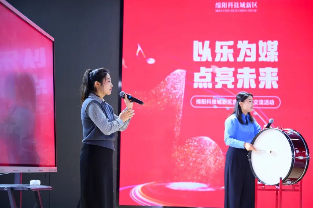 【火一动态】乐声裹着思政热,初心随旋律正燃! ——这场音乐思政课,把信仰“唱”进了青春里