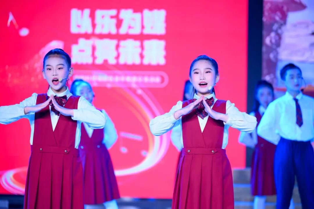 【火一动态】乐声裹着思政热,初心随旋律正燃! ——这场音乐思政课,把信仰“唱”进了青春里