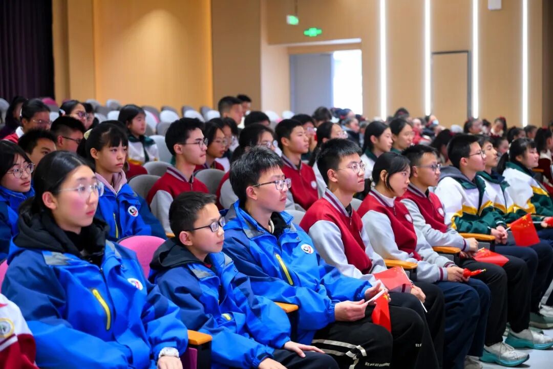【火一动态】乐声裹着思政热,初心随旋律正燃! ——这场音乐思政课,把信仰“唱”进了青春里