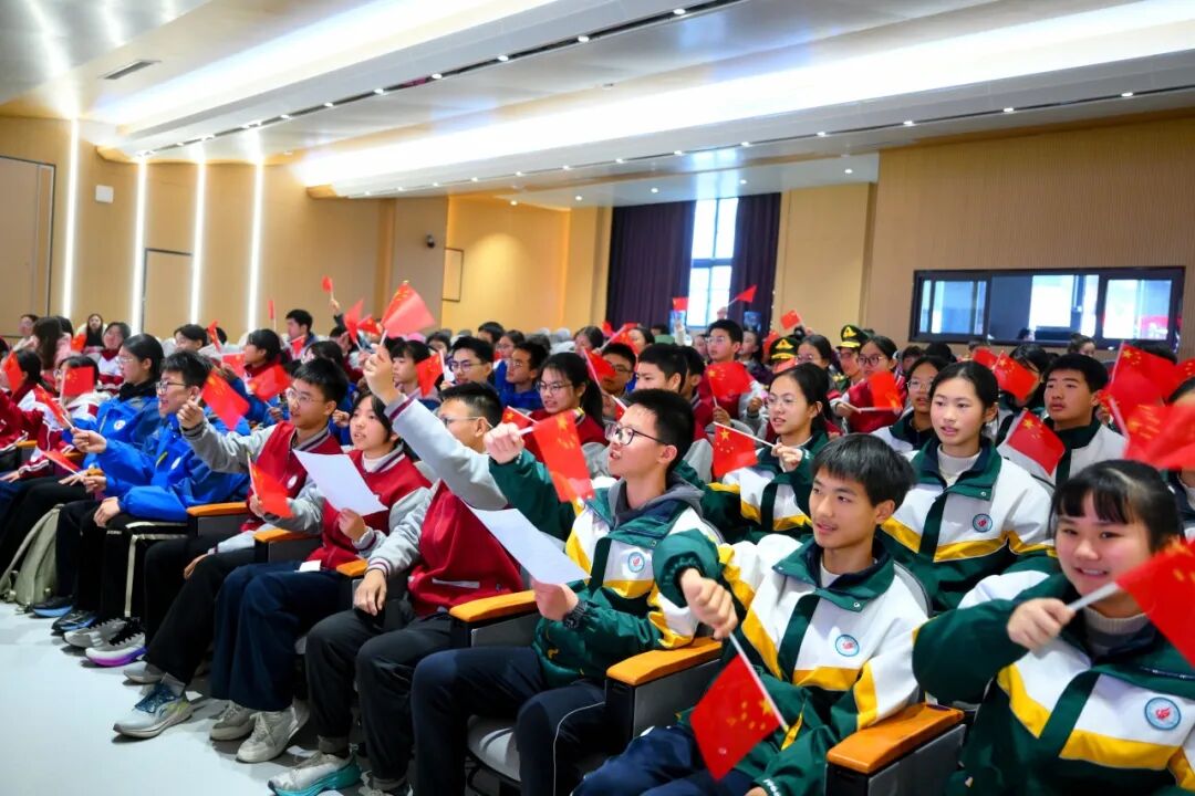 【火一动态】乐声裹着思政热,初心随旋律正燃! ——这场音乐思政课,把信仰“唱”进了青春里
