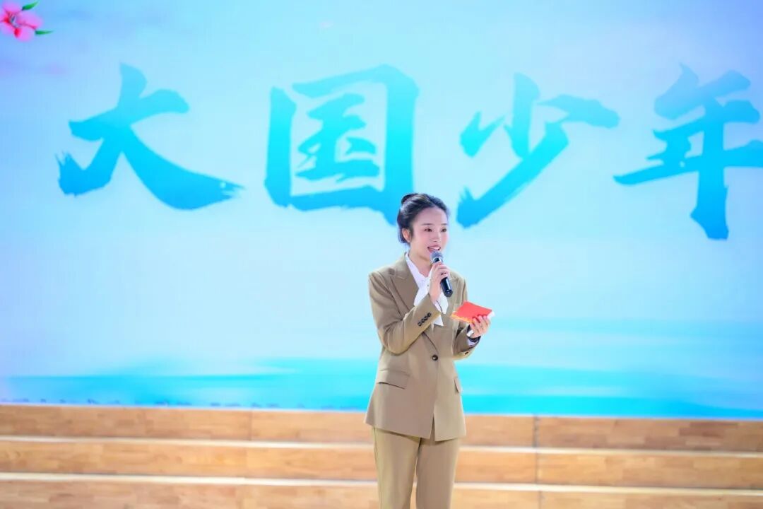 【火一动态】乐声裹着思政热,初心随旋律正燃! ——这场音乐思政课,把信仰“唱”进了青春里