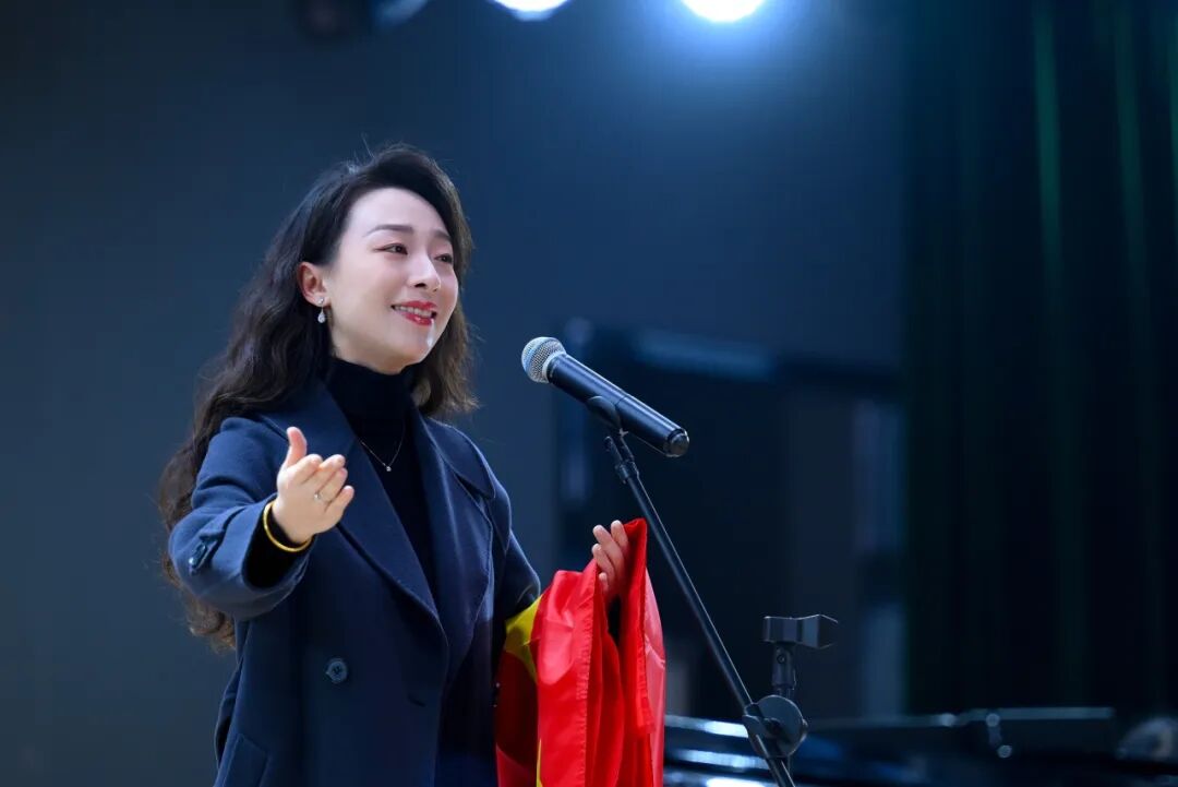 【火一动态】乐声裹着思政热,初心随旋律正燃! ——这场音乐思政课,把信仰“唱”进了青春里
