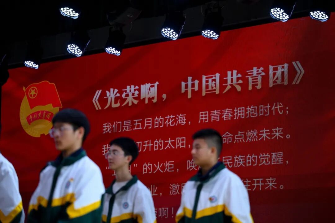 【火一动态】乐声裹着思政热,初心随旋律正燃! ——这场音乐思政课,把信仰“唱”进了青春里