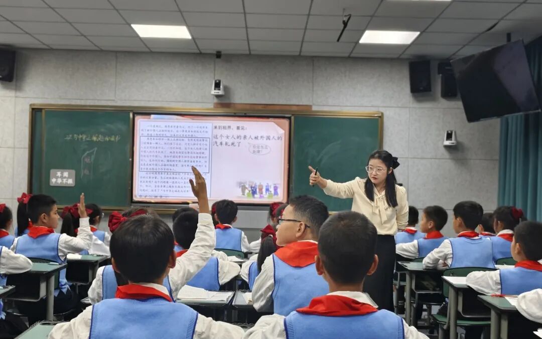 【火一学科组】文研突围，揽誉焕新再启程！-----火炬一小语文教研组2025秋荣光赋