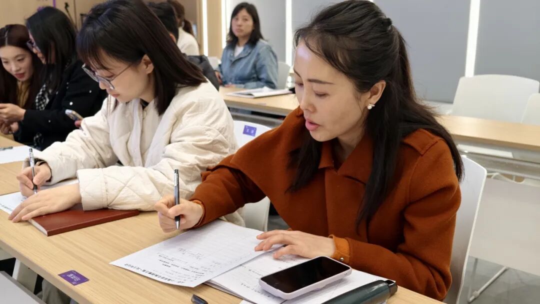 【未来小镇】｜专属“议事厅”里，学生说了算！——学生当场“挑刺”，校方现场“接单”