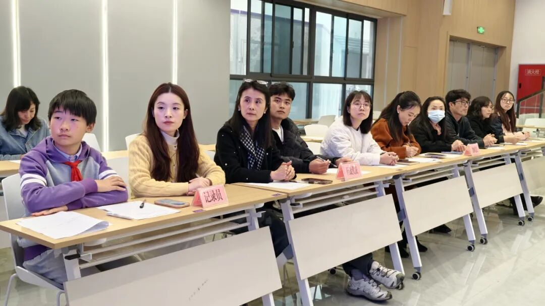 【未来小镇】｜专属“议事厅”里，学生说了算！——学生当场“挑刺”，校方现场“接单”