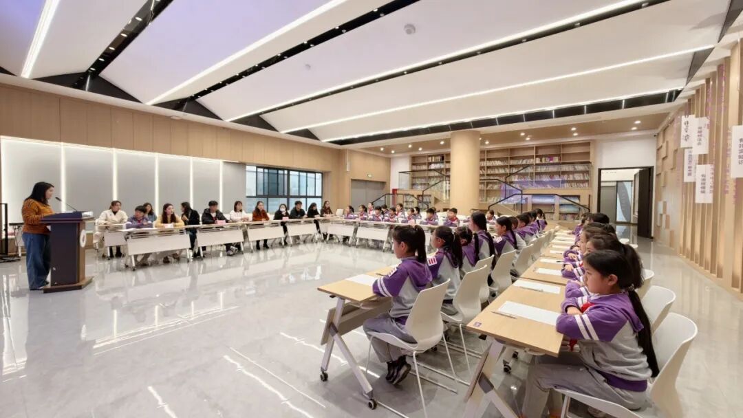 【未来小镇】｜专属“议事厅”里，学生说了算！——学生当场“挑刺”，校方现场“接单”