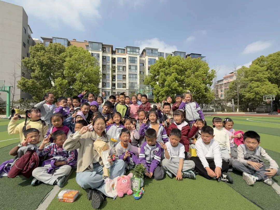 【火一月刊】春光作序，教育为诗 ——三月，火炬一小寄出一封春日来信
