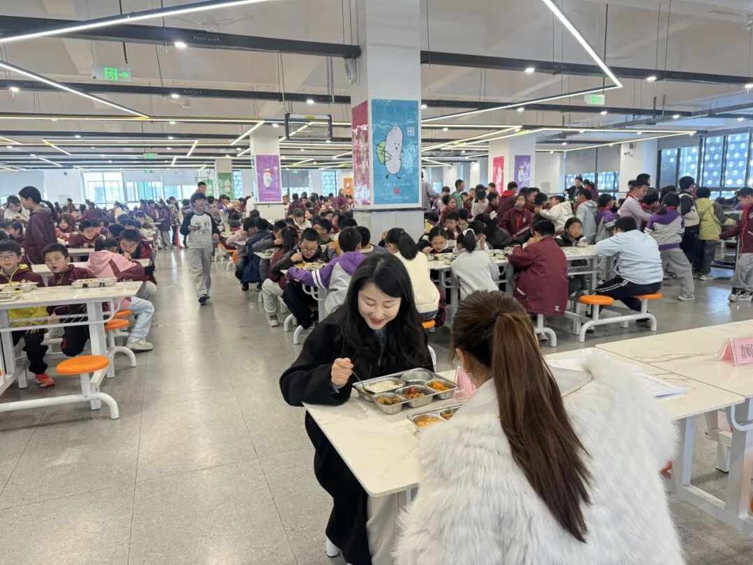 【火一月刊】春光作序，教育为诗 ——三月，火炬一小寄出一封春日来信