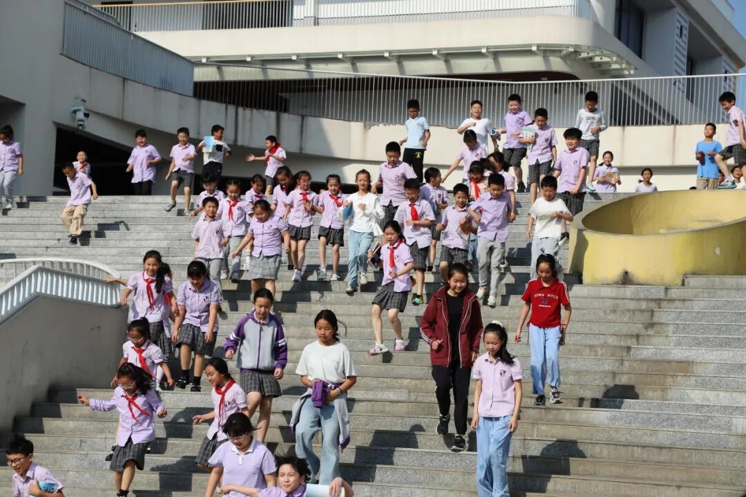 【火一月刊】夏序的帧记,一帧一成长——五月,火炬一小以镜头为笔,记录教育的夏天